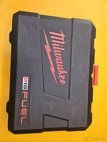 Milwaukee kufrík - 7