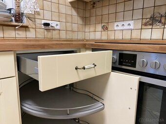 Moderná kuchynská linka so spotrebičmi - 7