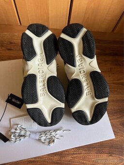 Balenciaga - 7