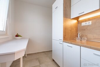 NA PREDAJ ZREKONŠTRUOVANÝ 2 IZBOVÝ BYT V STAROM MESTE - 7
