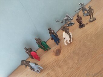 Predam zberatelske kalendare, kalendariky a vlajocky - 7