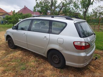 Rozpredam Toyotu Avensis Verso 2,0 D4D - 7