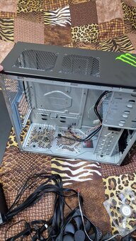 Predám PC skrinku Cooler Master + 600w zdroj EVGA + vetraky - 7