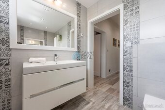 TOP zariadená novostavba, bazén, štýl a kvalita - Seleška - 7