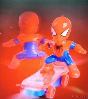 Spiderman na elektrickom Skateboarde - 7