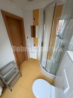 Prenájom veľkometrážnej garzonky s parkovacím miestom - 7