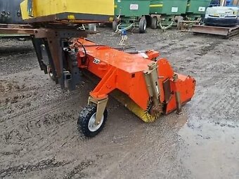 Zametacia kefa na traktor bager - 7