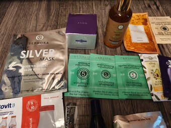 Veľmi veľké množstvo značkovej kozmetiky a vzoriek - 7