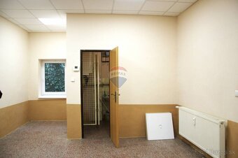 Na predaj jedinečná obchodná budova v meste Lučenec - 7