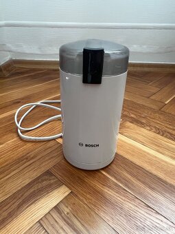 Pákový kávovar De'Longhi Dedica EC 685.R - 7