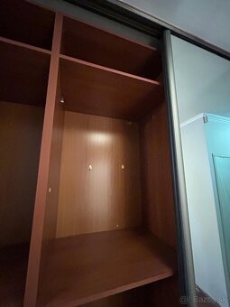 Predám skriňu s posuvnými dverami - 7