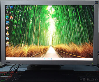 20/22" LCD monitory - 7