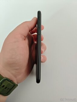 iPhone SE (2020) 64GB - 7