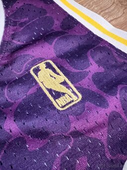 Mitchell & Ness dres BAPE x Lakers XL fialovy - 7