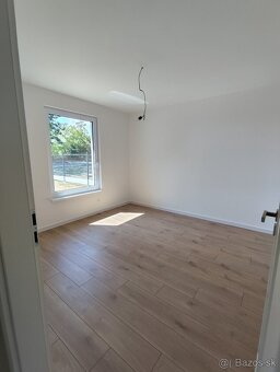 NA PREDAJ 3x NOVOSTAVBA LEVICE- ČASŤ MALÝ KIAR - 7