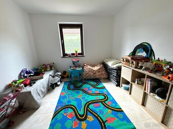 NA PREDAJ PRIESTRANNÝ RODINNÝ DOM - CHRENOVEC - 7