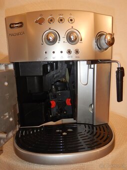 kávovar DeLonghi Magnifica ESAM 4200 - 7