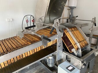 Predám linku na vytáčanie medu. - 7