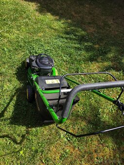 Predám benz. kosačku John Deere RUN41 - 7