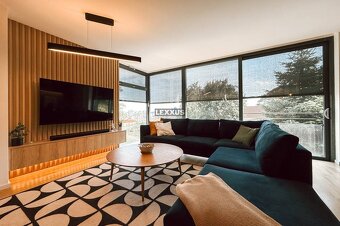 | Dizajnový 3 izbový byt s 2 terasami a garážou na Kolibe - 7