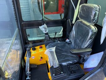 Minibager 1.8 Tonový s klimatizáciou - 7