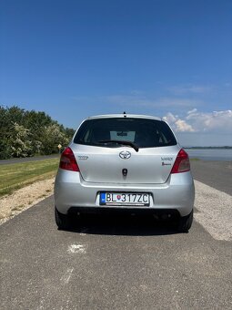 Toyota yaris 1.3 - 7