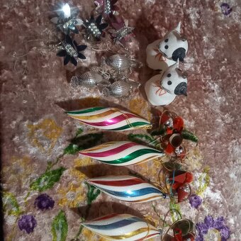 Predam starožitle ozdobi na stromček a gramofon - 7