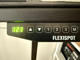Predam vyskovo nastavitelny stol Flexispot - 7