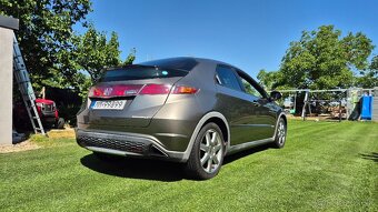 Honda Civic 8 g. - 7