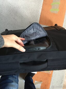 Predam lacno_ kufor cierny, pouzivany- za 7 Eur znackovy - 7