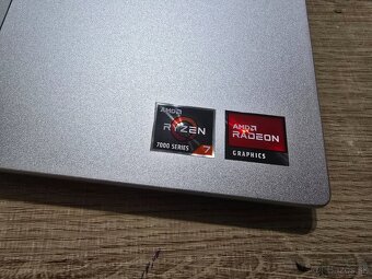 Velky 16 palcovy a Kovovy Dell Inspiron 16 5635 s procesorom - 7