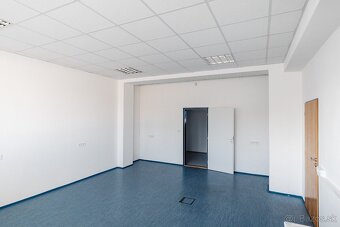 Na prenájom 4 kancelárske priestory v súkromnom areáli - 7