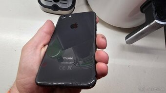 Apple iPhone 8 64GB - nová batéria, zachovalý, plne funkčný - 7