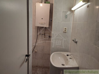 Staršia chalupa s hospodárskymi budovami na pozemku 850 m2 - 7