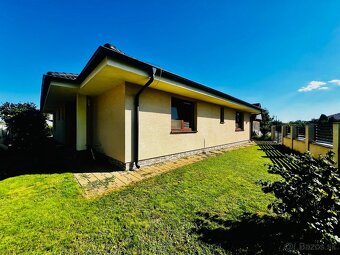 PRIESTRANNÝ BUNGALOV S GARÁŽOU NA PEKNOM ROŽNOM POZEMKU - 7