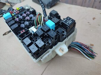 MAZDA Fusebox Poistková skrinka s káblovým zväzkom - 7