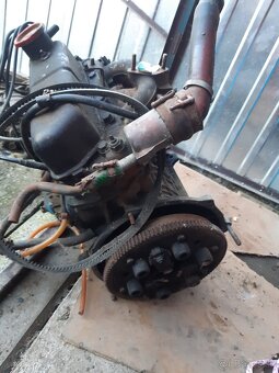 Škoda 100 -Favorit , bloky ,potrubí aj .. - 7