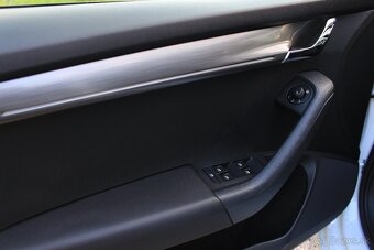 Škoda Octavia Combi TDI, DSG, Vyhr. volant, Kamera, LED - 7