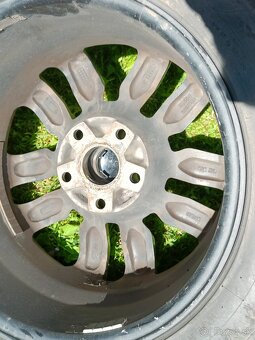 Predám sadu zimných diskov 16" Volkswagen s pneumatikami - 7