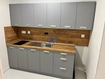 Prenájom kancelárskych / obchodných priestorov s terasou - R - 7