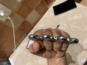 Predam kovovy BOXER na sebaobranu-motiv lebiek - 7