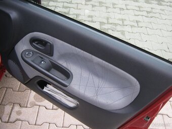 Renault clio 1,2i - 7