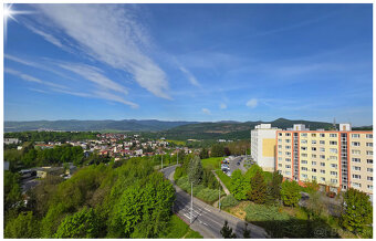PRIESTRANNÝ 2i byt BB / KARPATSKÁ / 64 m2 / LOGGIA / VÝHĽAD - 7