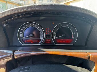 BMW 750i - 7