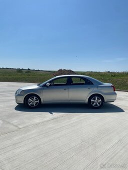 Toyota avencis - 7