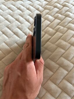Predám IPhone 13 - 128 gb - 7