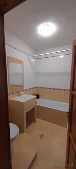 NA PREDAJ KOMFORTNÝ 4 IZBOVÝ RODINNÝ DOM S GARÁŽOU OŽĎANY - 7