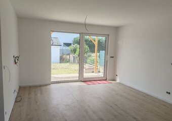 Na predaj novostavbu rodinného domu a samostatnej garáže - 7