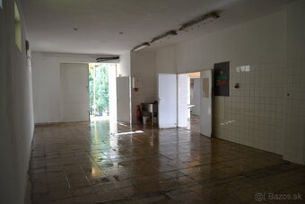 HOLÍČ na predaj budova v blízkosti centra mesta - 7