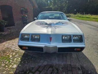 Pontiac Firebird V8 z roku 1980 - 7